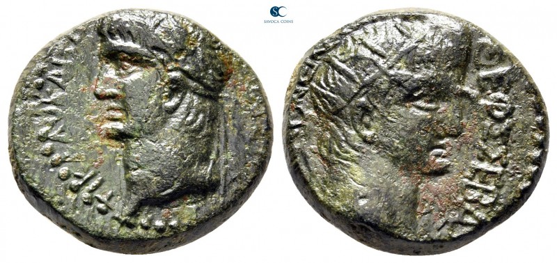 Macedon. Thessalonica. Claudius with Divus Augustus AD 41-54. 
Bronze Æ

22 m...