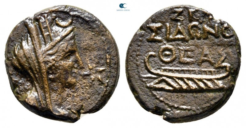 Phoenicia. Sidon AD 116-117. 
Bronze Æ

15 mm, 3,44 g

Bust of Tuche right,...