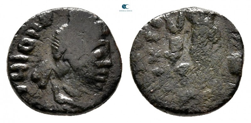 Johannes AD 423-425. Rome
Nummus Æ

10 mm, 0,98 g

[D] N IO[HANNES P F AVG]...