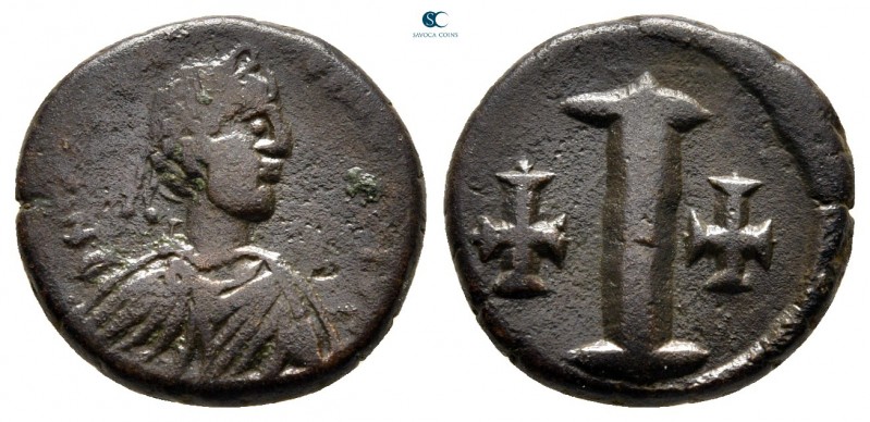 Justinian I AD 527-565. Rome
Decanummium Æ

16 mm, 3,96 g

D N [IVSTINIANVS...