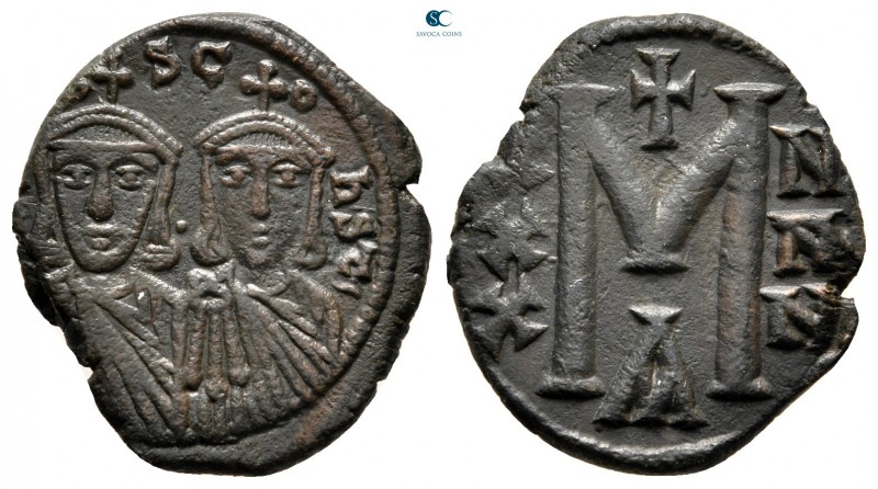 Leo V and Constantine AD 813-820. Constantinople
Follis Æ

22 mm, 4,86 g

[...