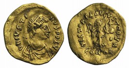 Justin I (518-527). AV Tremissis (14mm, 1.43g, 6h). Constantinople. Diademed, draped and cuirassed bust r. R/ Victory advancing r., head l., holding w...