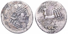 120 aC. Gens Tullia. Roma. Denario. RSC Tullia 1var. Ag. 2,97 g. Cabeza galeada de la personificación de Roma a la derecha, detrás X /Personificacion ...