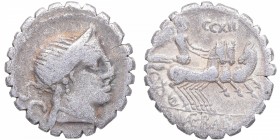 79 aC. Roma. Denario. RSC Naevia 6. Ag. 3,71 g. Cabeza de la personificación de Venus a la derecha, detrás S•C /Personificacion de Victoria conduciend...