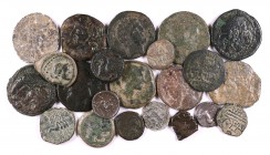 Lote de 16 bronces del norte de África: 4 ibéricos, 1 dirhem hispano-árabe y una copia de 1 moneda griega. 22 piezas en total. RC/MBC+.