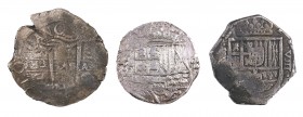 Lote de 3 piezas: 4 y 8 reales de Sevilla, y un real de a 8 de Potosí, sin fechas visibles. (BC-/BC+).