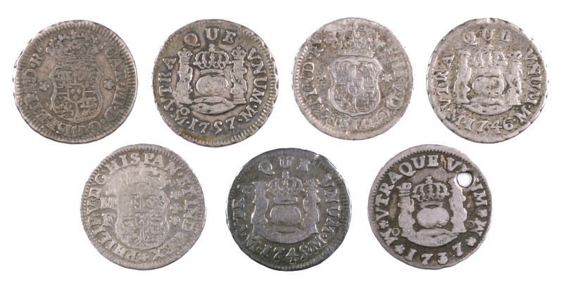 1736 a 1762. México. 1/2 real. Columnario. Lote de 7 monedas, una con perforació...