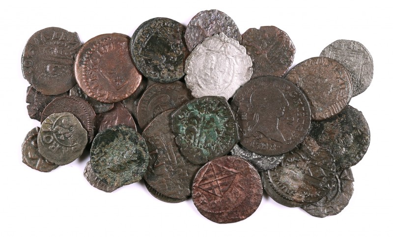 Lote variado de 32 monedas: romanas (seis), medievales (dos), Austrias (veintidó...