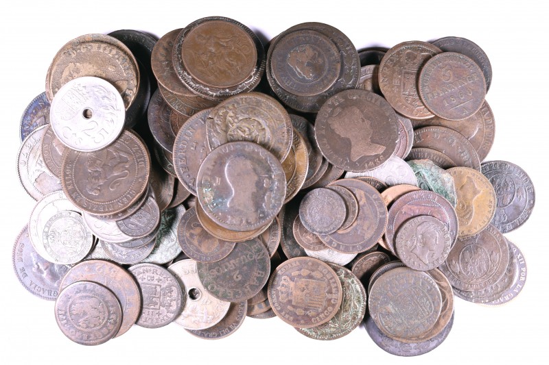 Lote formado por 132 monedas, la gran mayoría cobres españoles de los siglos XVI...