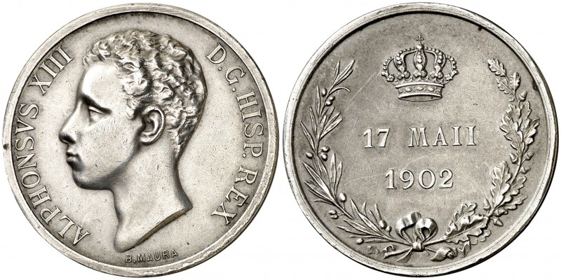 1902. Alfonso XIII. Medalla de Distinción. (Pérez Guerra ¿784?) 13,40 g. Ø30 mm....