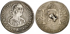Botón de plata reproduciendo 1 real de Guatemala a nombre de Carlos III. 2,91 g. Soldadura en reverso. Rara. (MBC).