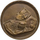 1821 In morte di Napoleone – Medaglia 1821 – Julius 3732 – AE (g 222 – Ø 111 mm) Placchetta in bronzo fusa con anello di sospensione rappresentante il...
