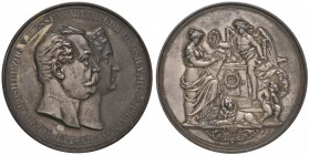 GERMANIA Luigi III granduca d’Assia e del Reno – Medaglia 1858 – Opus: Chr. Schnitzpahn – AG (g 56,48 – Ø 52 mm) Patina di antica collezione. Luigi II...
