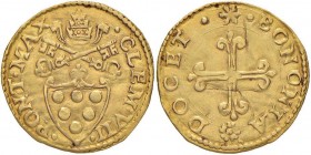 Clemente VII (1523-1534) Bologna – Mezzo scudo d’oro – Munt. 105 AU (g 1,65) RRRRR Piccole screpolature interne del tondello 
qSPL