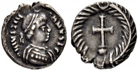THE BYZANTINE EMPIRE
JUSTINIANUS I, 527-565
Mint of Ravenna
Half siliqua 560-565. Obv. D N IVSTIN –IANVS P P G Draped and cuirassed bust with diade...