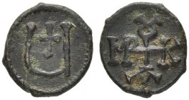 THE BYZANTINE EMPIRE
MAURICIUS TIBERIUS, 582-602
Mint of Theopolis
Ae-Pentanummium 590-602. Sear 539. DOC -. MIB 103. 1,34 g. Very rare. About extr...