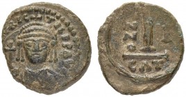 THE BYZANTINE EMPIRE
MAURICIUS TIBERIUS, 582-602
Mint of Catania
Ae-Decanummium year 1 (582/583). Sear 581. DOC 264. MIB 136. 2.75 g. Green patina....