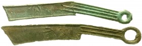 CHINA und Südostasien, China, Chou-Dynastie 1122-255 v. Chr.
2 verschiedene Ming-Messer: Zuo Wu und Wai Lu beide schön/sehr schön