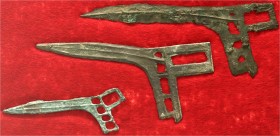 CHINA und Südostasien, China, Chou-Dynastie 1122-255 v. Chr.
3 X Bronze-"Halberd"-Münze 800/600 v.Chr. Länge 98 mm, 87 mm und 62 mm. sehr schön