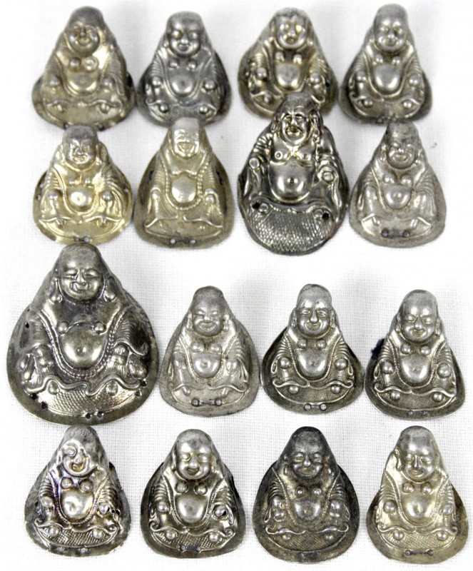 CHINA und Südostasien, China, Varia
16 silberne Buddha-Figürchen, zum Aufnähen a...
