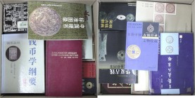 CHINA und Südostasien, China, Numismatische Literatur
Interessanter Posten teils englisch- aber meist chinesischsprachiger (zweimal japanischer, einma...