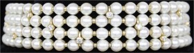 Schmuck und Accessoires aus Gold, Colliers und Halsketten
Halsreif Gelbgold 750 mit 184 Akoya-Zuchtperlen und 23 Brillanten (zu 2,07 ct). 23 X 110 X 1...
