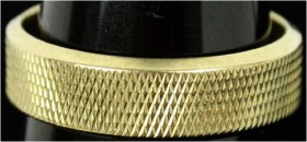 Schmuck und Accessoires aus Gold, Fingerringe
Damenring Gelbgold 585. Oberfläche Rautenmuster. Ringgröße 18. 5,44 g.