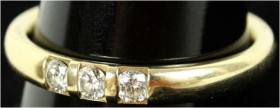 Schmuck und Accessoires aus Gold, Fingerringe
Damenring Gelbgold 585. Mit 3 kl. Brillanten. Ringgröße 19. 4,49 g.