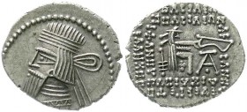 Altgriechische Münzen, Parthia, Königreich der Arsakiden, Artabanus II., 10-38
Drachme 10/38. Ecbatana. Brb. l./Arsakes thront r., hält Bogen über Mon...