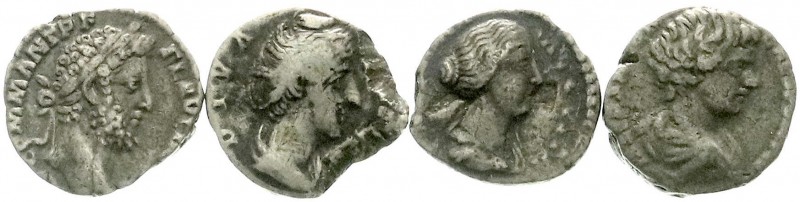 Lots antiker Münzen, Römer, Kaiserzeit
4 Denare: Faustina I., II., Commodus, Car...