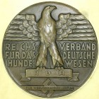 Medaillen, Drittes Reich
Einseitige Bronzegußmedaille o.J. Reichsverband für das deutsche Hundewesen (RDH). 147 mm. Im beschädigten Originaletui. vorz...