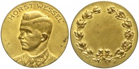 Medaillen, Drittes Reich
Vergoldete Bronzemedaille o.J. Brb. Horst Wessels in Uniform/Freifläche im Lorbeer-Eichenkranz (ungraviert). 38,5 mm. vorzügl...