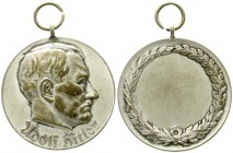 Medaillen, Drittes Reich
Versilberte, tragbare Messingmedaille o.J. Kopf Hitlers, darunter Name/Lorbeer und Eichenkranz, in der Mitte Leerfeld. 33 mm ...