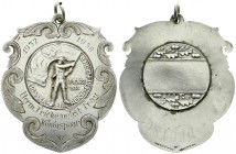 Medaillen, Drittes Reich
Silbermedaille 1938, unsign. Auf den Anschluß Österreichs ans Dritte Reich. Österreichischer Fahnenschwinger mit Hakenkreuzfa...
