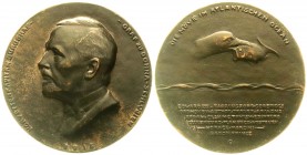 Medaillen, Erster Weltkrieg
Geschwärzte Bronzegussmedaille 1916 ohne Signatur (von Leibküchler). Korvettenkapitän Graf Dohna-Schlodien und die Versenk...