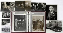 Militaria, Sonstige militär. Gegenstände
Drittes Reich: Sammlung von 31 Fotos. Darunter Hitler und hochrangige Nazis, u.a. beim Zusammentreffen mit Ma...