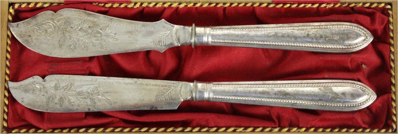 Varia, Besteck
Altes englisches Holzetui um 1860 mit zwei Fischmessern, versilbe...