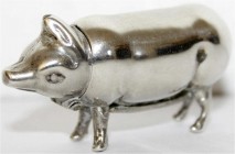 Varia, Silber, Großbritannien
Vesta Case (Streichholztresor), ohne Punzen, in Form eines Schweinchens. 45 X 25 X 11 mm; 19,80 g.