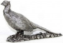 Varia, Silber, Großbritannien
Pfauenfigur, Sterlingsilber (gefüllt), hergestellt in London 1994 bei Camelot Silverware Ltd. Höhe 11,5 cm; 324,62 g.