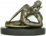 Varia, Skulpturen und Plastiken, Frankreich
Moderne Bronzeskulptur von J. Patoue. Unbekleidete Dame im Spagat mit akrobatisch angewinkelten Beinen. Au...