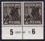 Briefmarken, Deutschland, Berlin
2 Pf. Schwarzaufdruck 1948, waagerechtes Paar mit HAN 6066.48 2 in postfrischer Erhaltung. Michel 200,-€. **