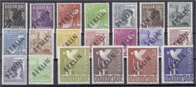 Briefmarken, Deutschland, Berlin
Schwarzaufdruck 1948, postfrischer Satz in Kabinetterhaltung, jeder Wert bestens geprüft Schlegel BPP. Mi. 380,-€. **...