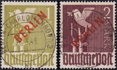 Briefmarken, Deutschland, Berlin
1 M + 2 M Rotaufdruck 1949, zentrisch gestempelt, geprüft Schlegel BPP. Mi. 830,-€.