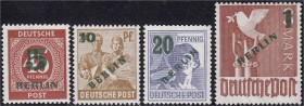 Briefmarken, Deutschland, Berlin
Grünaufdruck 1949, kompletter Satz in postfrischer Luxuserhaltung, jeder Wert bestens geprüft Schlegel BPP. Mi. 250,-...
