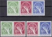 Briefmarken, Deutschland, Berlin
Währungsgeschädigte 1949, alle 3 Zusammendrucke aus Block 1, saubere postfrische Erhaltung. Mi. 1.640,-€. **
