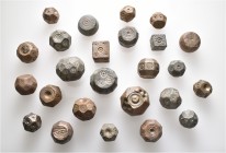 A lot containing 25 bronze weights. All: Islamic. Fine to very fine. LOT SOLD AS IS, NO RETURNS. 25 items in lot.
