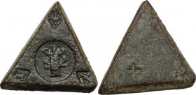 Napoli. Periodo Angioino (1266-1442). Peso monetale triangolare con testa coronata e tre contromarche con gigli ai vertici. AE. g. 3.69 mm. 20.00 qSPL...
