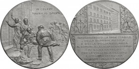 Medaglia 1899 per l'inaugurazione della sede della guardia medica e della poliambulanza di Trieste. Peltro. mm. 52.00 Colpo al ciglio. Alcuni segnetti...