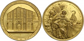 Medaglia per il restauro della Basilica di San Pietro in Ciel d'Oro di Pavia, 1900. AE dorato. mm. 43.50 Inc. Johnson. R. Colpetti. qSPL.