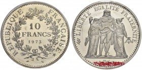FRANKREICH
Königreich
5. Republik, 1959-. 10 Francs 1973. Piéfort in Platin. 103.35 g. Gadoury 813P. Schl. 856. Sehr selten. Nur 20 Exemplare gepräg...